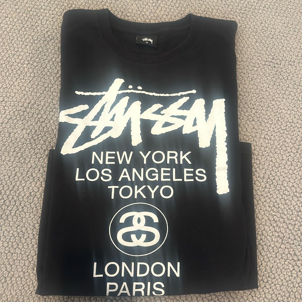 STUSSY Black T-shirt
NY, LA, Tokyo, London Paris
Size M